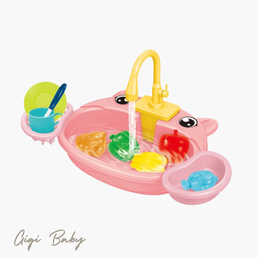 Kinderen Krijgen Handen Van Een Meisje In Zapend Schuim Onder Stromend Water Gootsteen De Keuken Babyhanden Zaapschuim Image180621186 Kinderen Krijgen Handen Van Een Meisje In Zapend Schuim Onder Stromend Water Gootsteen De Keuken Babyhanden Zaapschuim Image180621186